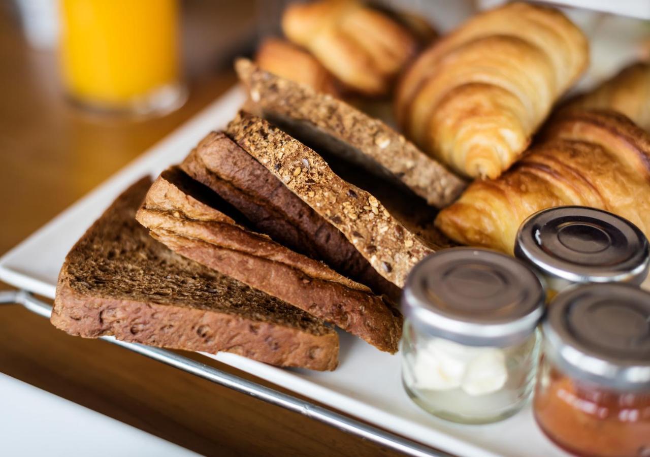 Bavaria Sport Hotel グラマド エクステリア 写真 Croissants and other breakfast pastries